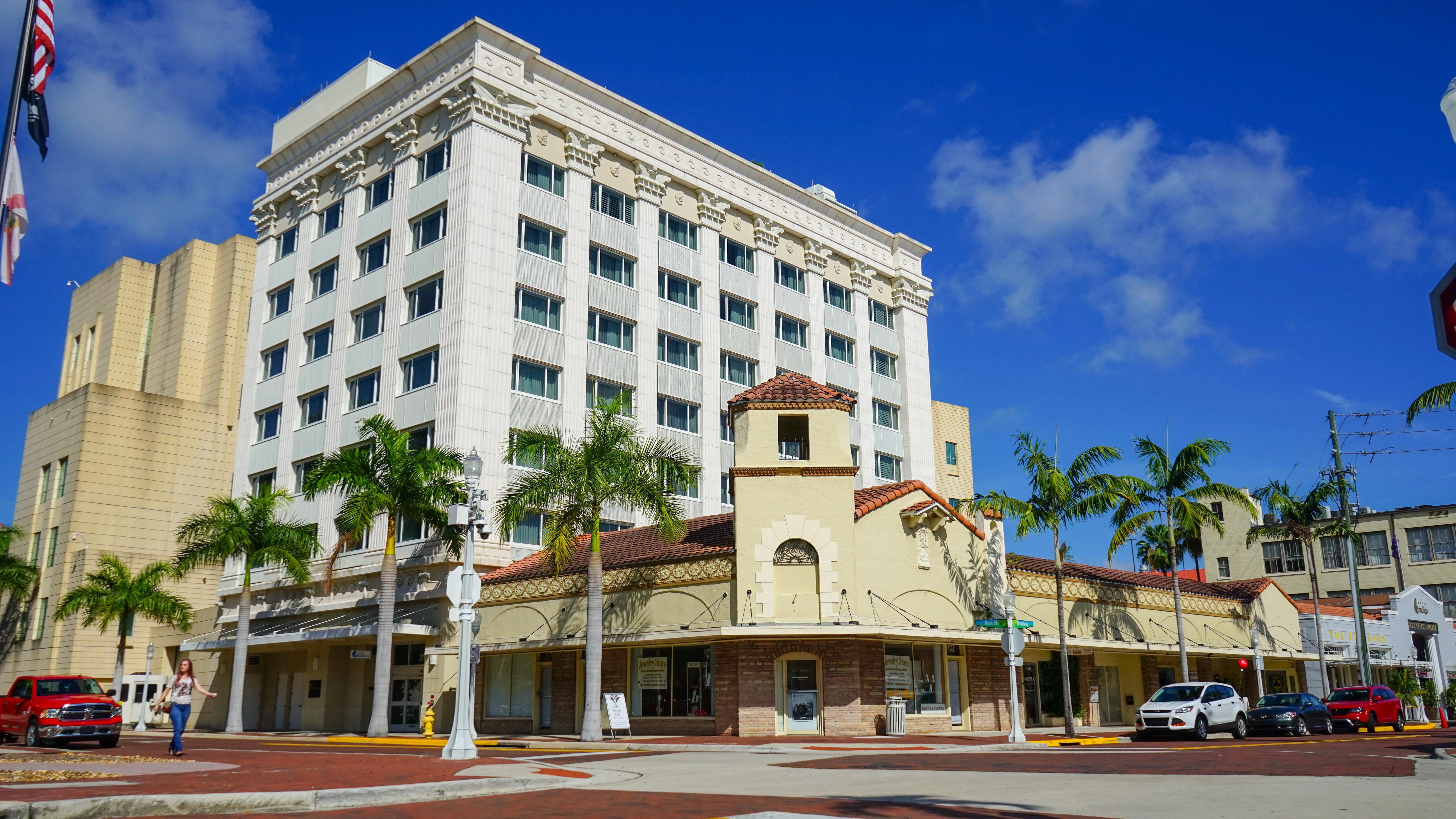 The Banyan Hotel Fort Myers, Tapestry Collection By Hilton Екстериор снимка